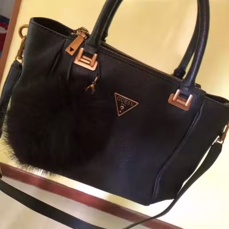 Guess包包 图片 1