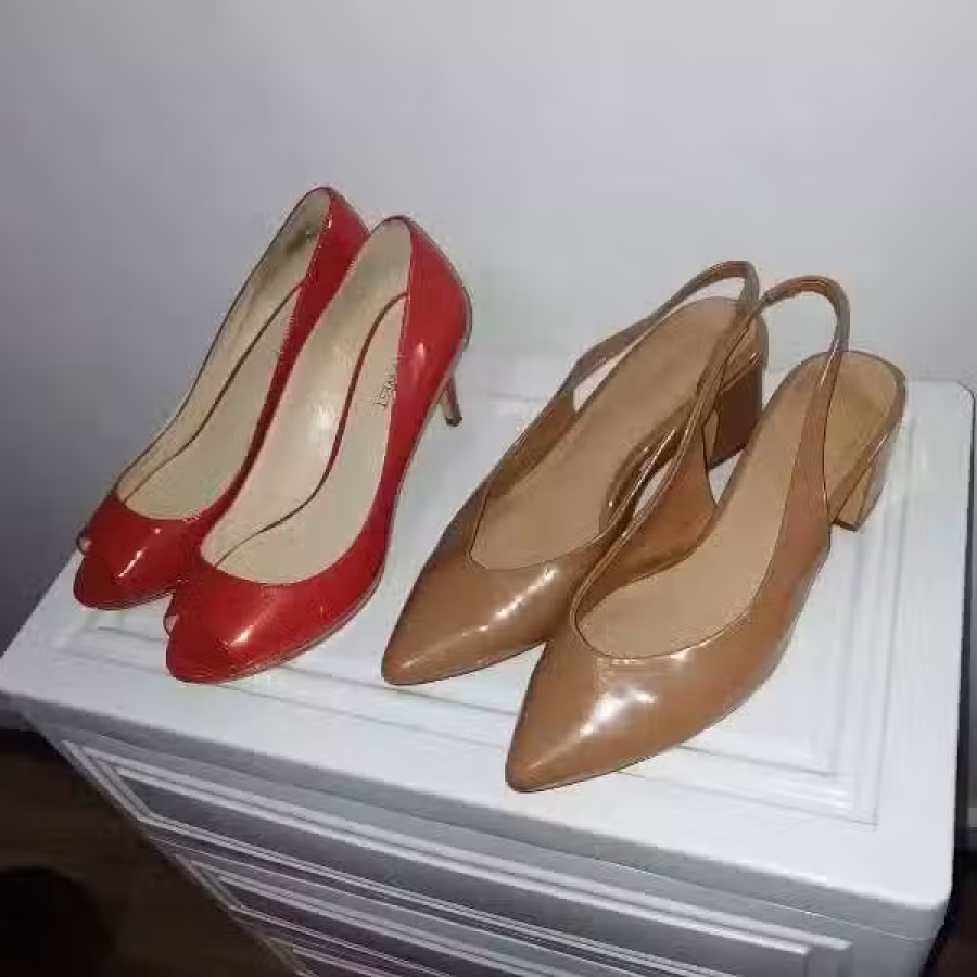 有4双九成新品牌女式皮鞋 图片 3