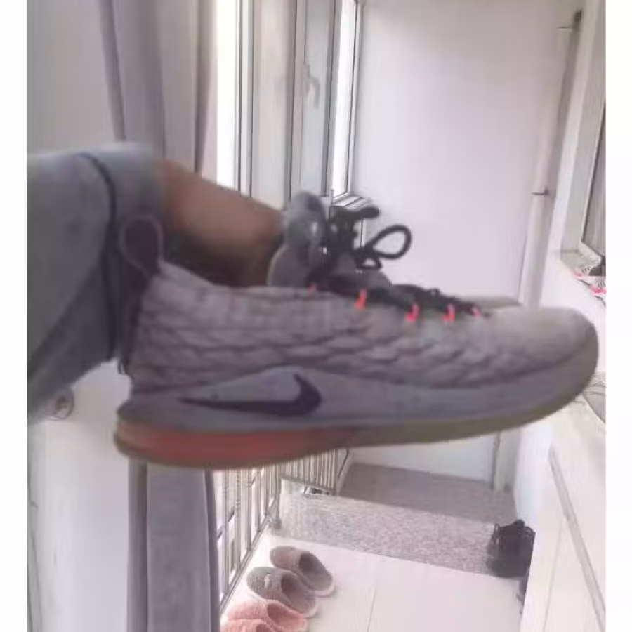 lbj 15 low 图片 2