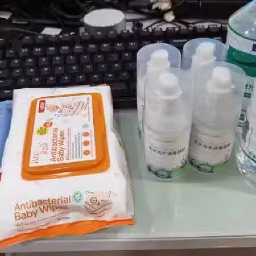 75%酒精，湿纸巾，消毒凝胶 图片 1