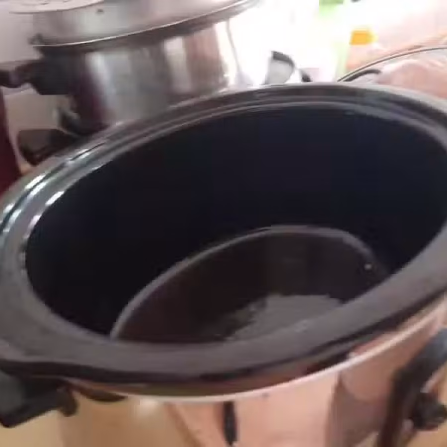 几乎全新多功能用途 炖 锅，3.8 litre 图片 2