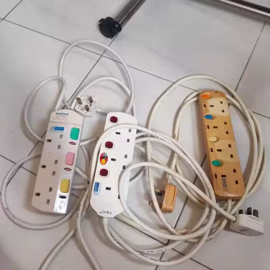 卡迪地铁站自取排插3个,多功能摇控器3个,锁头一个钥匙12根 图片 3