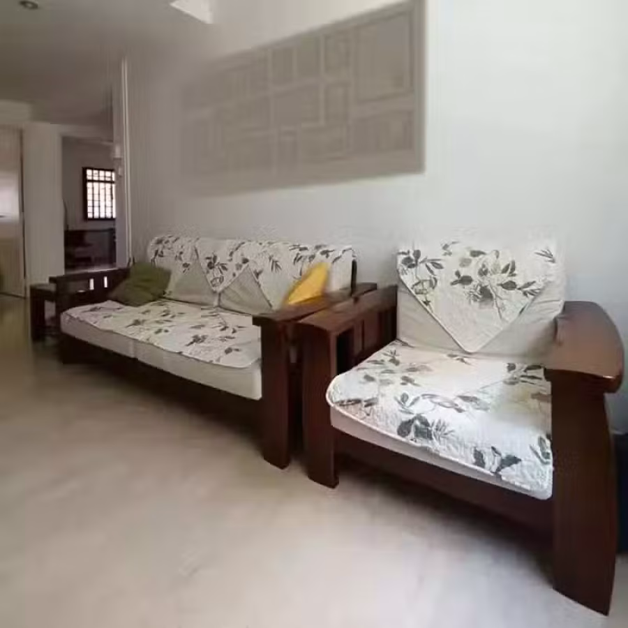 实木沙发和边几,淡滨尼自取。 图片 1