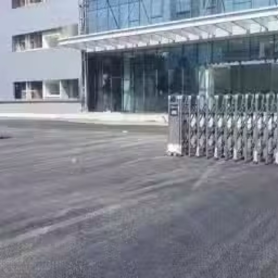 Provide & install auto retractable door 图片 1