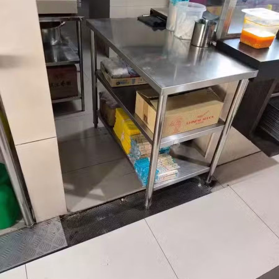 电饭锅，电热档，冰柜，蒸笼，白钢桌子，鱼汤碗，盘子 图片 8