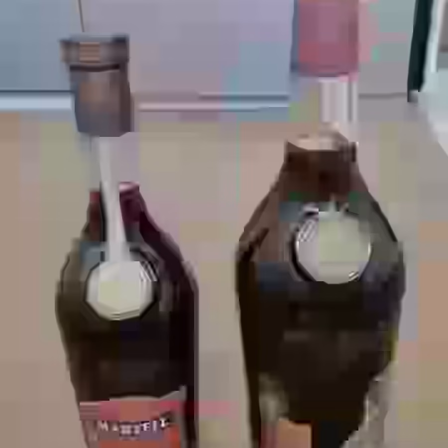马爹利1715两瓶，小的净重3升，大的4.5升，两瓶一起出售 图片 9