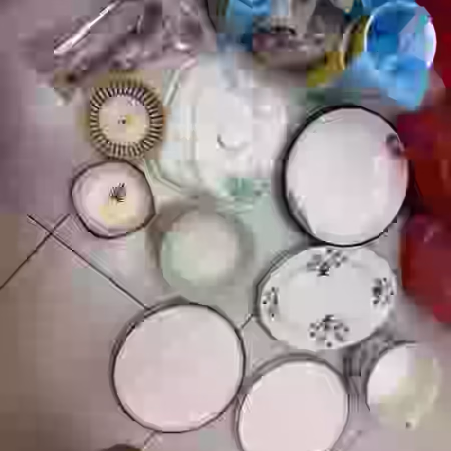 低价出售许多行李箱、家具、全新的锅瓢碗盘碟等厨房用品等许多 图片 47