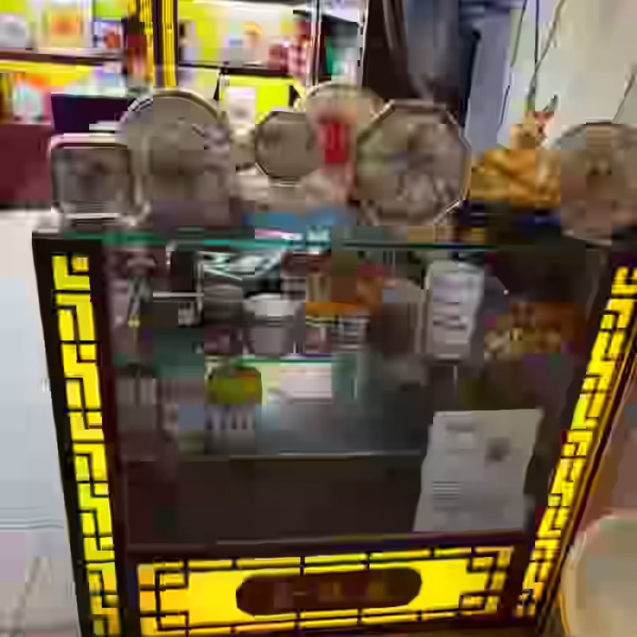 虫草烟酒展示柜，矮柜，泡澡桶，木衣架下有抽屉鞋柜五斗柜，小实木桌， 图片 2