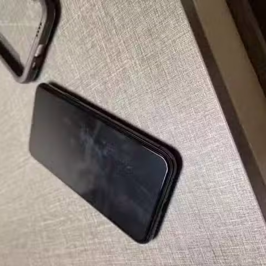 自用iPhone11pro 256G绿色，9.99新没任何磕碰，功能正常950 图片 2