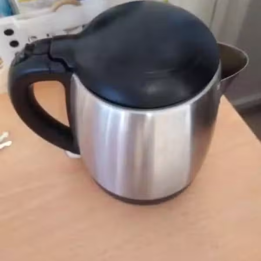 有哑铃，包包等物品 图片 12