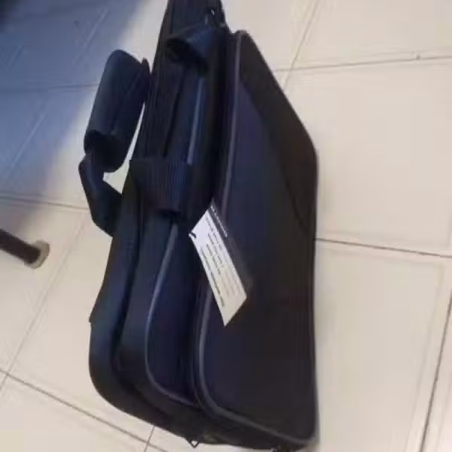 有哑铃，包包等物品 图片 8