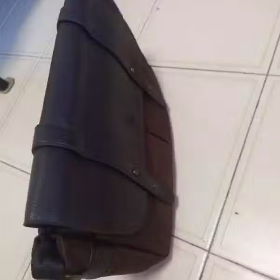 有哑铃，包包等物品 图片 7