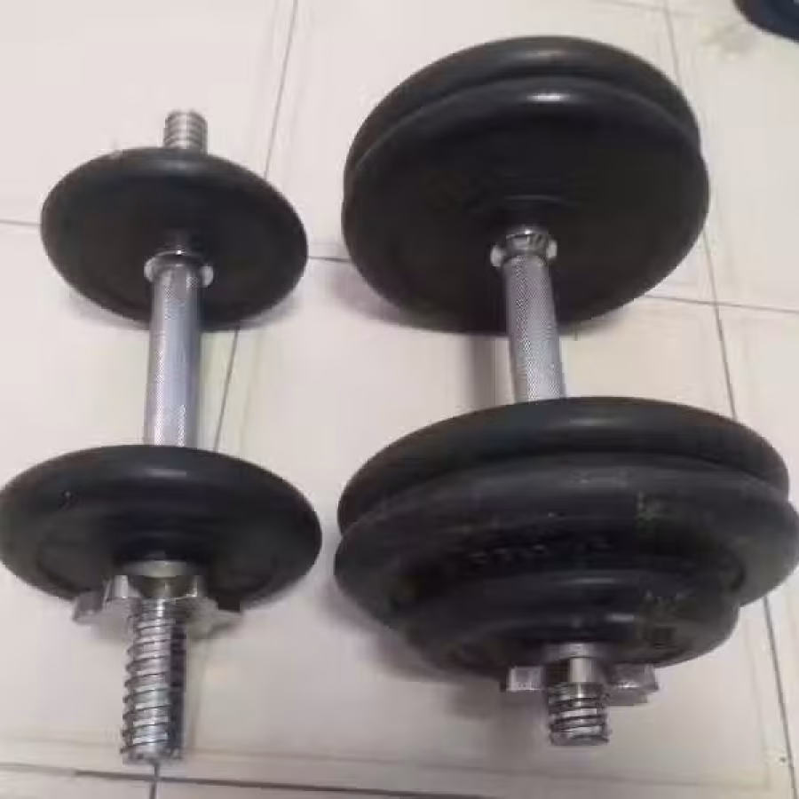 有哑铃，包包等物品 图片 5