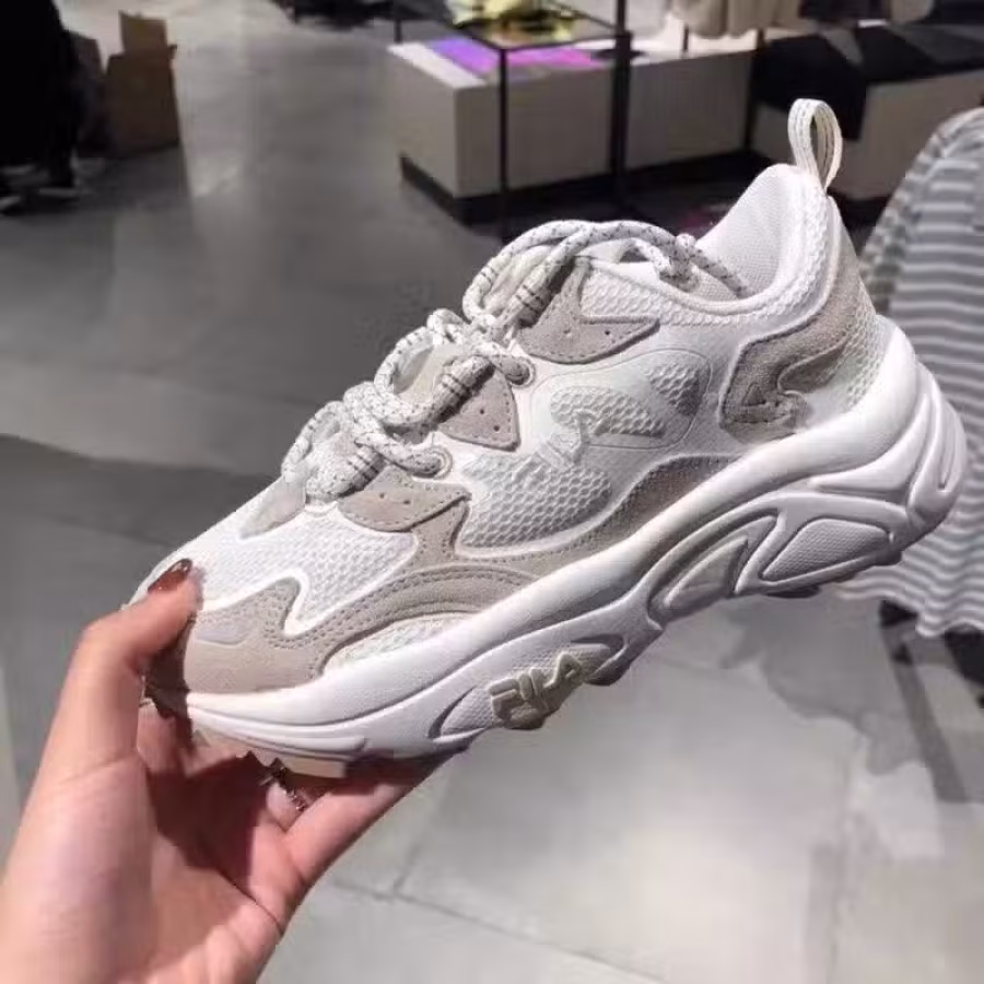 各种品牌男女鞋和服饰 图片 5