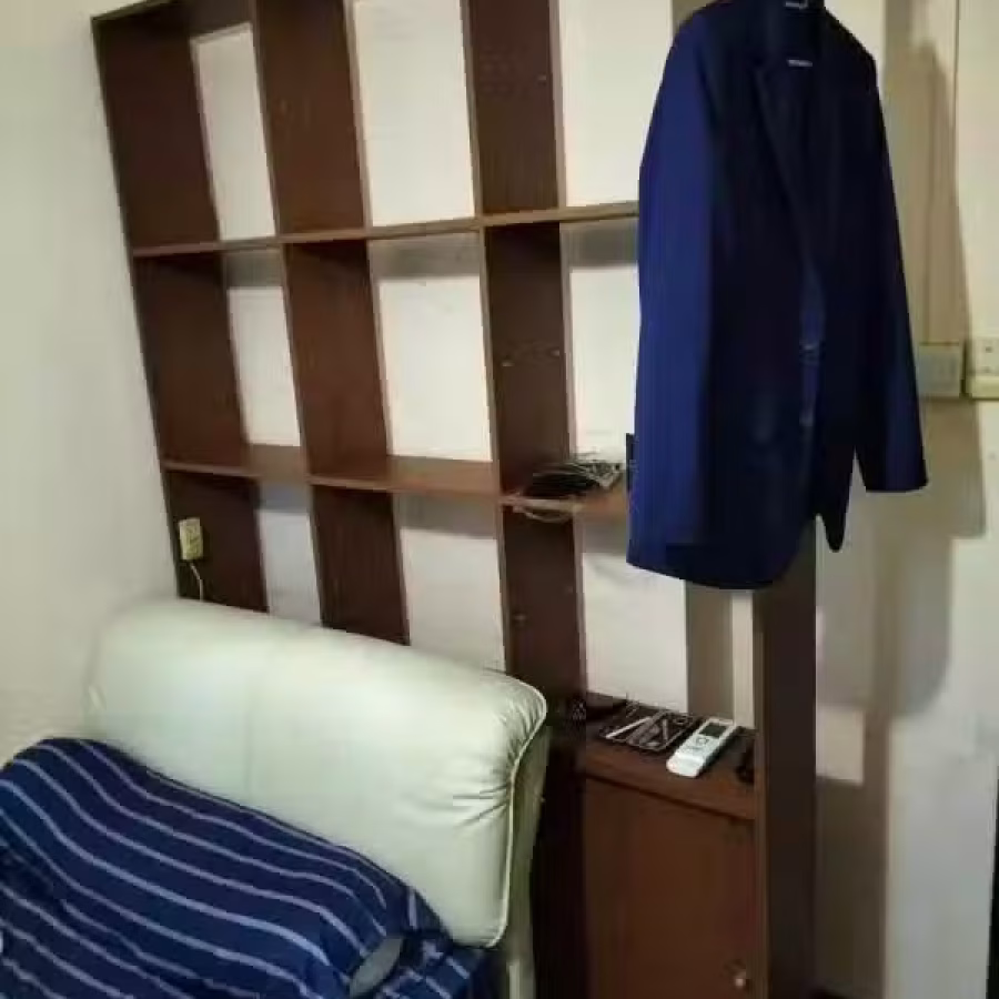 红山地铁站旁大牌63A 二手家具自取 图片 2