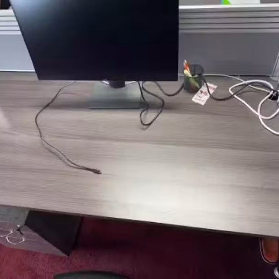 出售一批办公桌子和小柜子等 图片 9