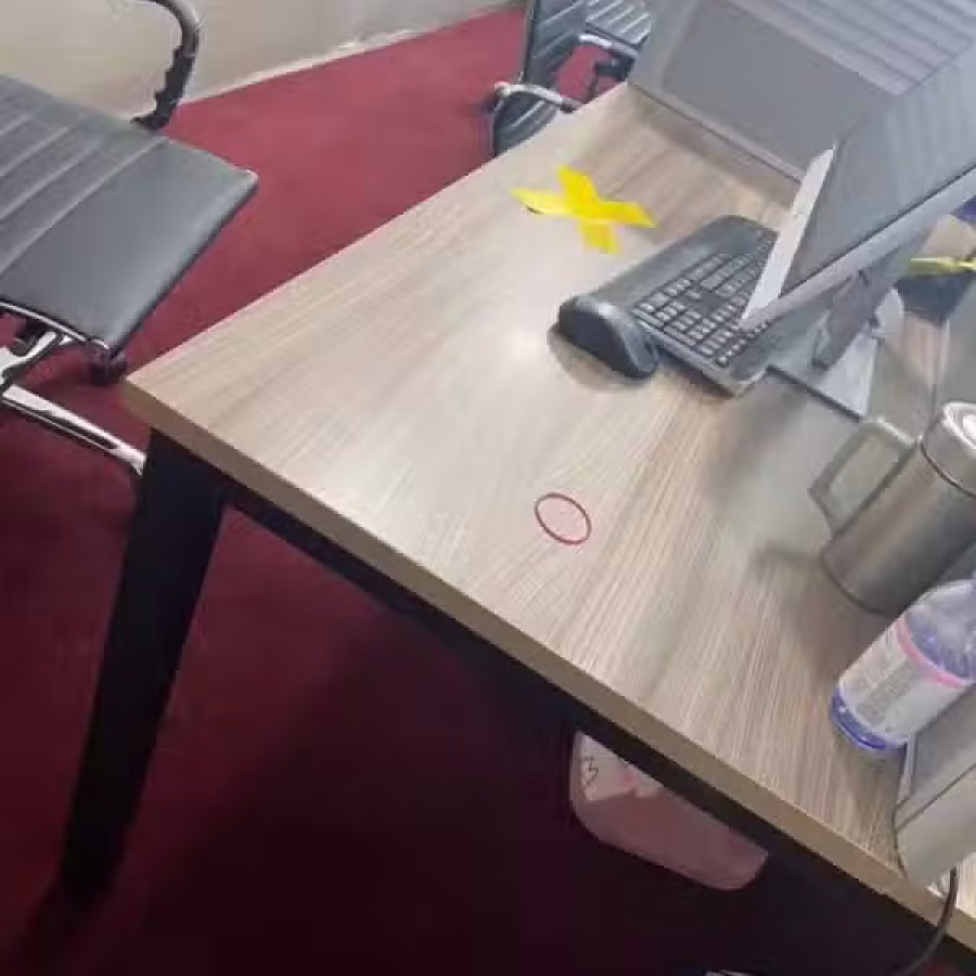 出售一批办公桌子和小柜子等 图片 6