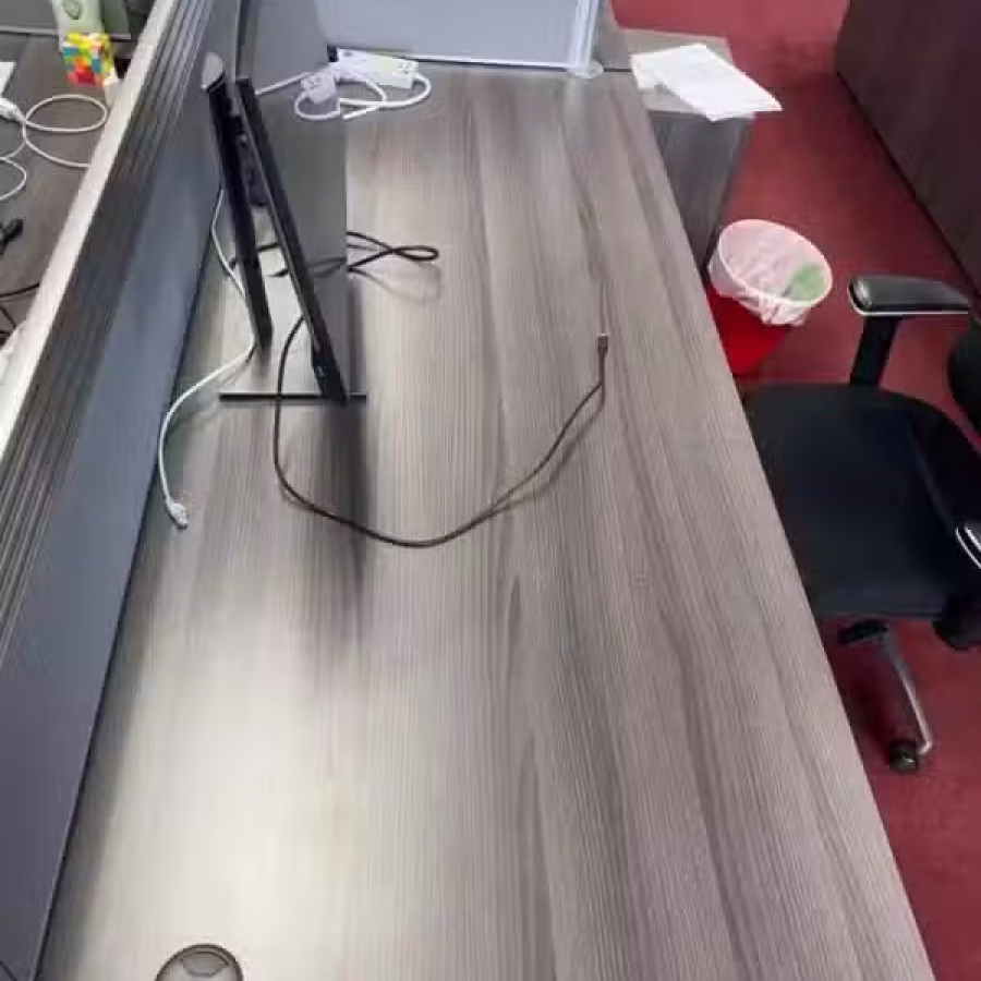 出售一批办公桌子和小柜子等 图片 4