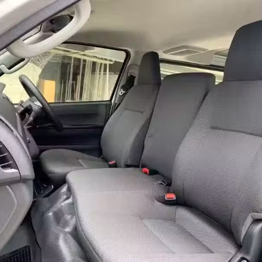 全新 丰田 Hiace 货车 自动档 | 后置原装 冷气  图片 9