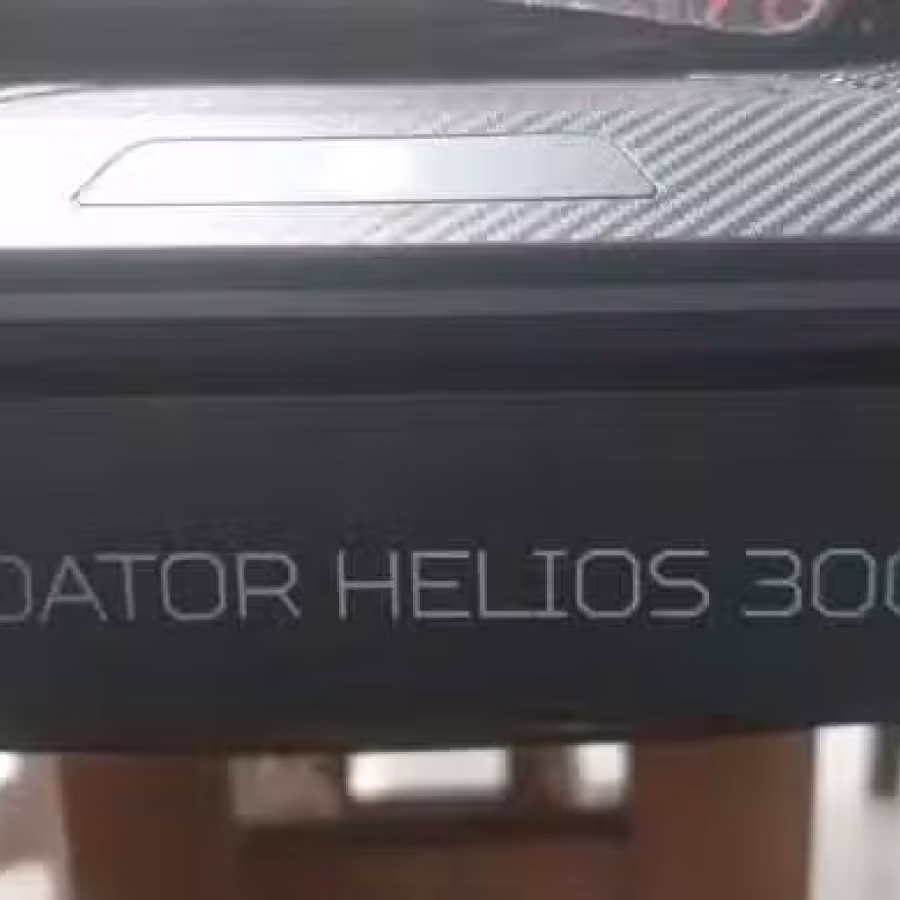 Acer Predator Helios 300 图片 1