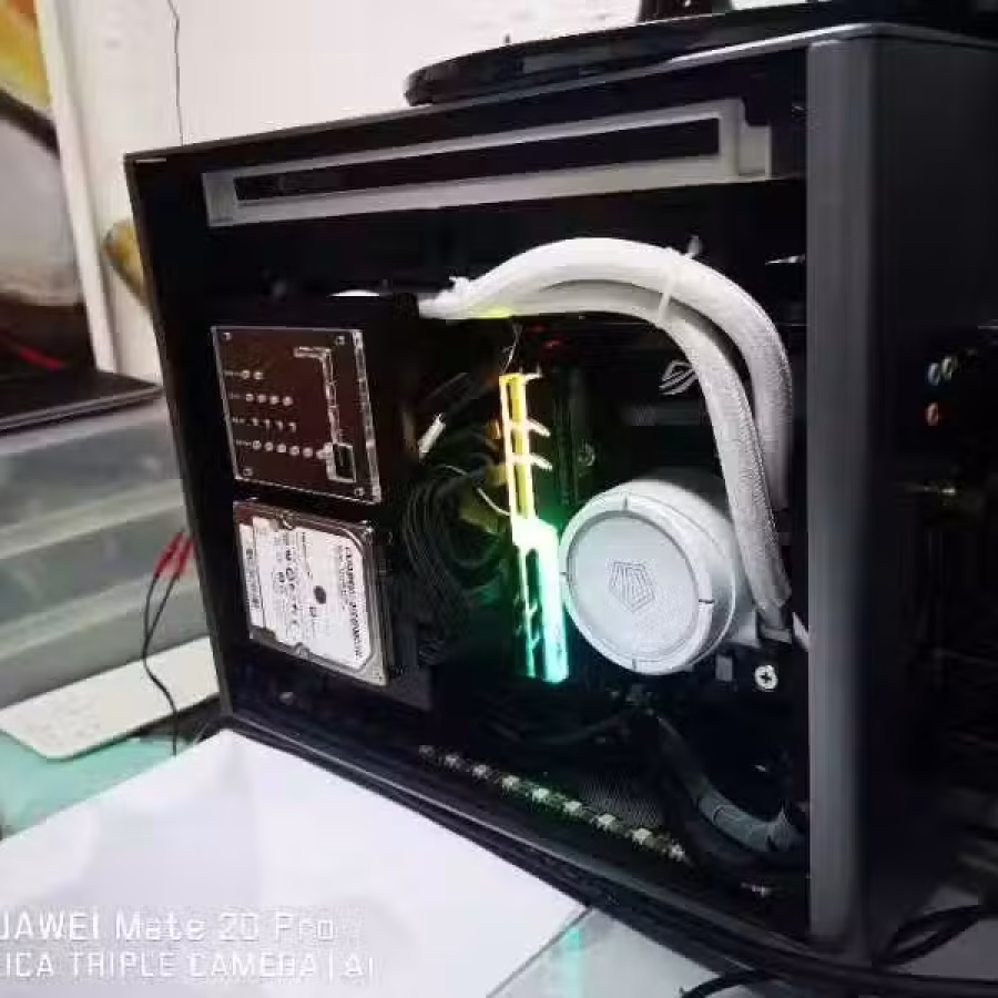华硕玩家国度主机 图片 1
